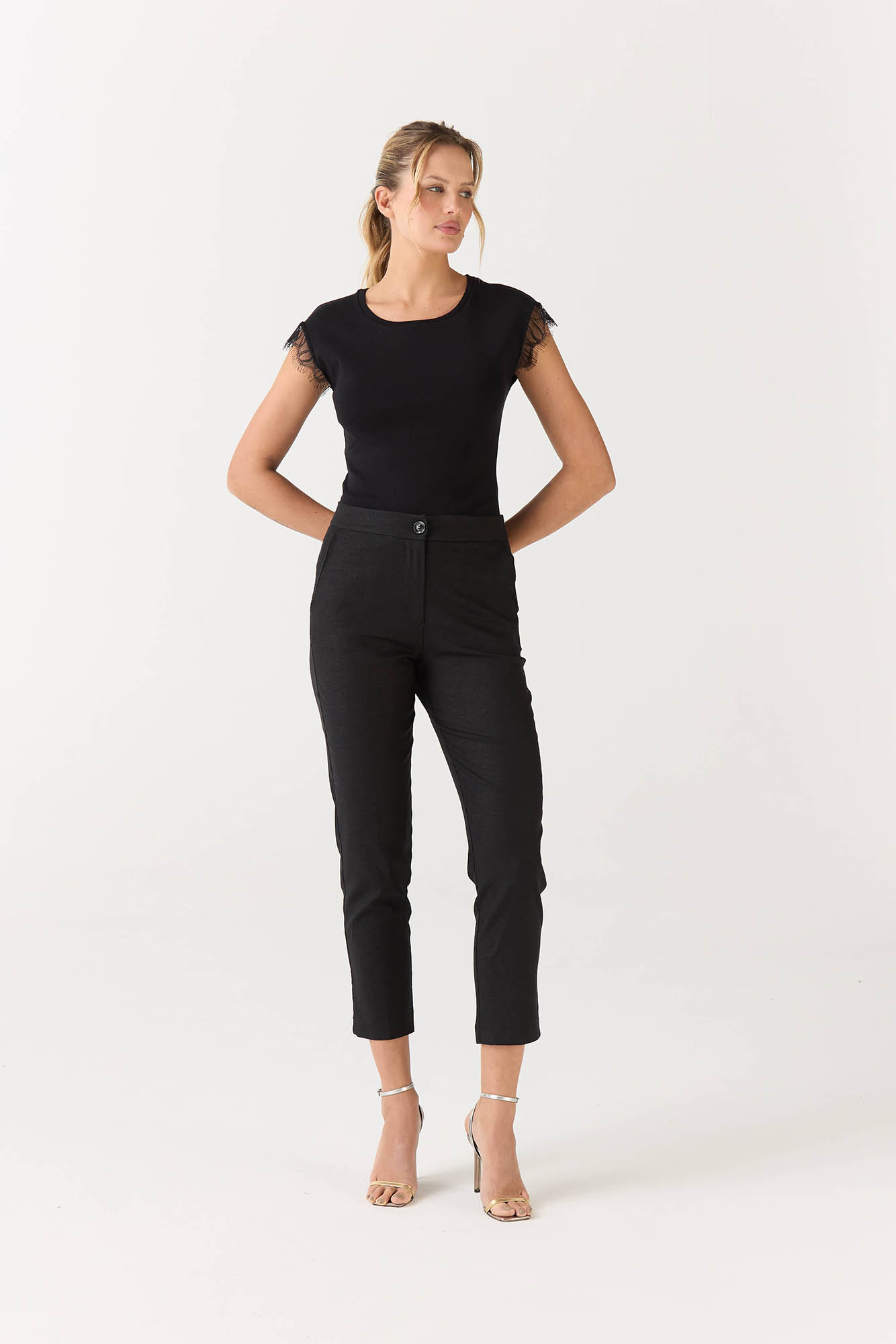 REMERA MONS NEGRO